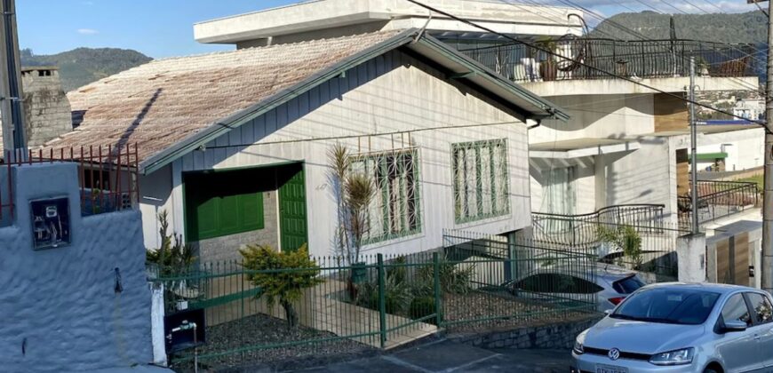 Casa mista em Canta Galo