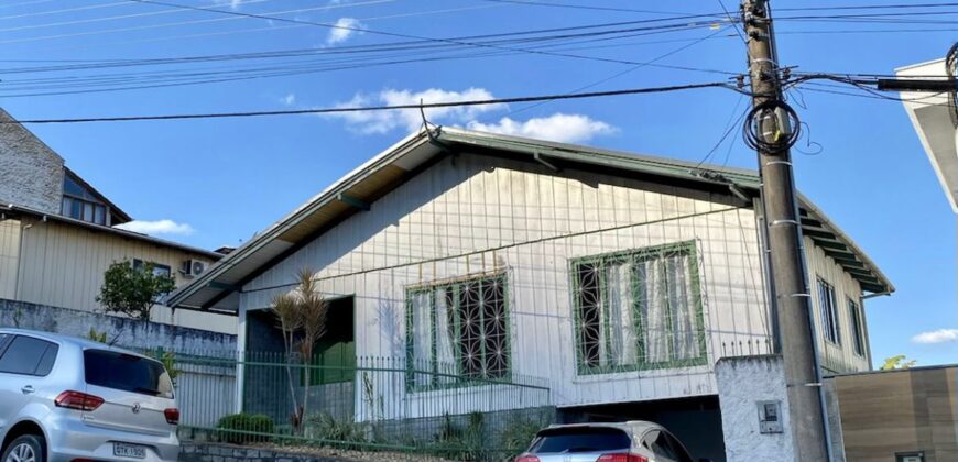 Casa mista em Canta Galo