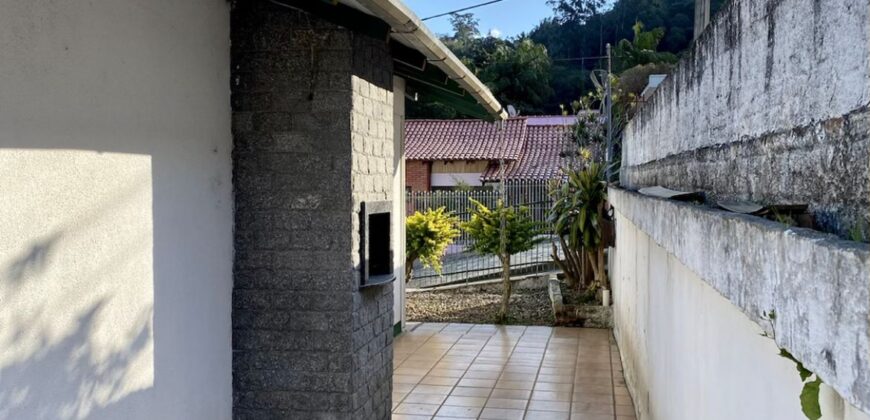 Casa mista em Canta Galo