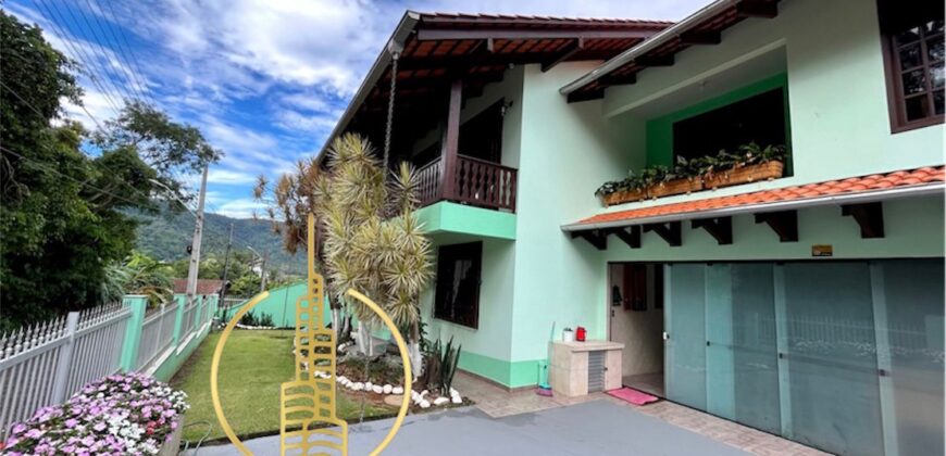Casa 05 dormitórios