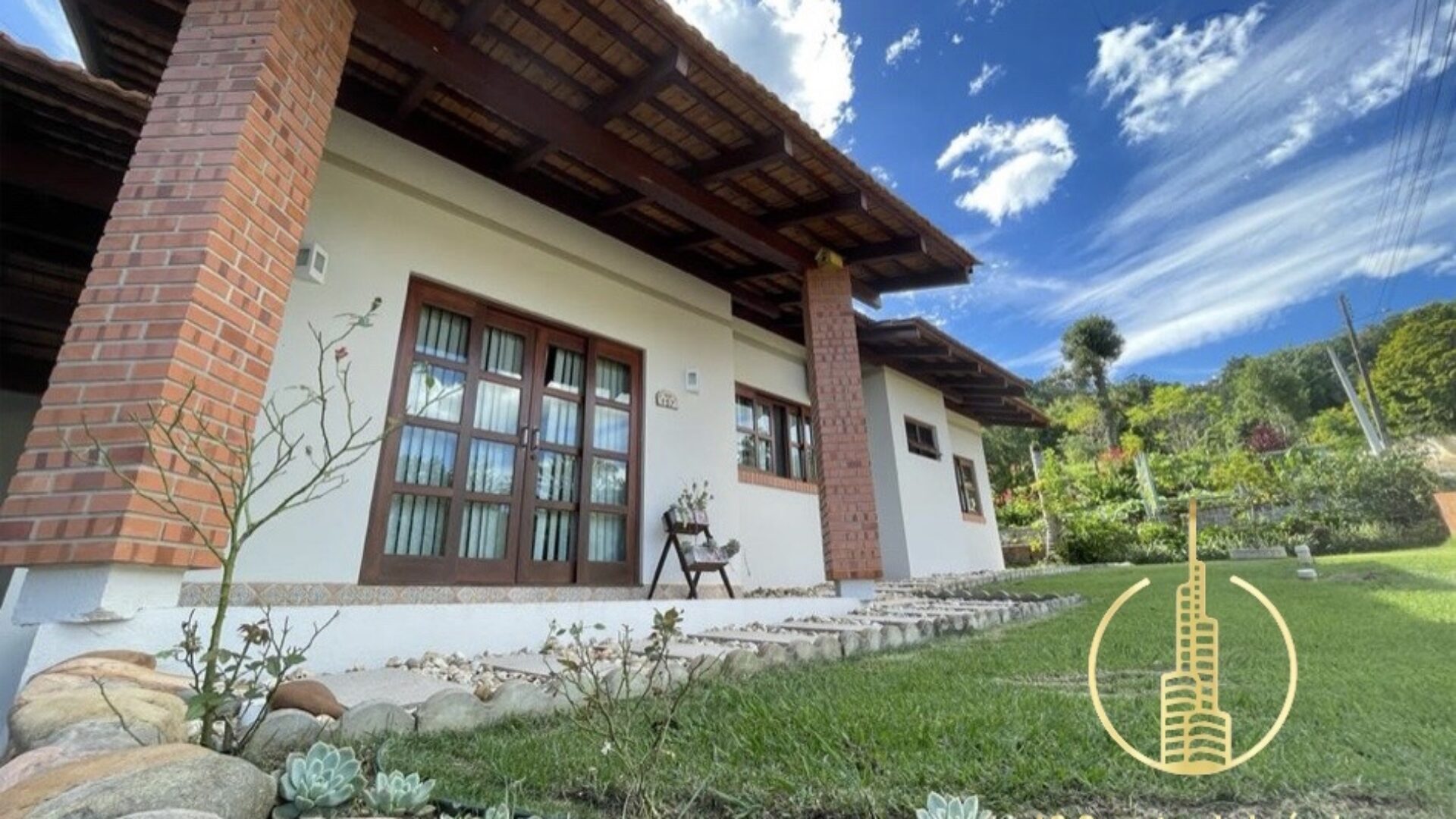 Casa 03 dormitórios