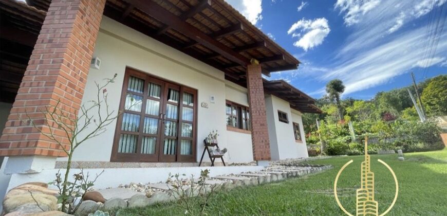 Casa 03 dormitórios