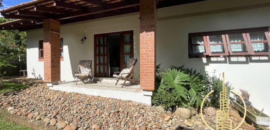 Casa 03 dormitórios