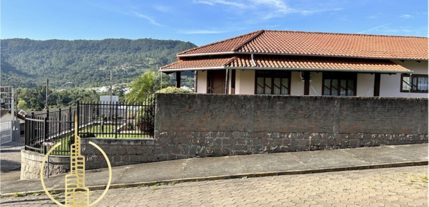 Casa 03 dormitórios