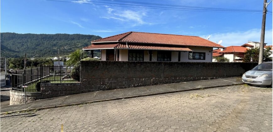 Casa 03 dormitórios