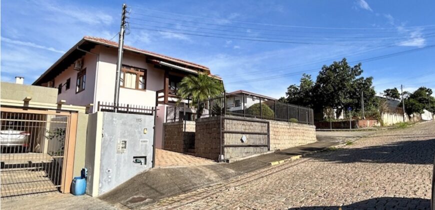 Casa 03 dormitórios