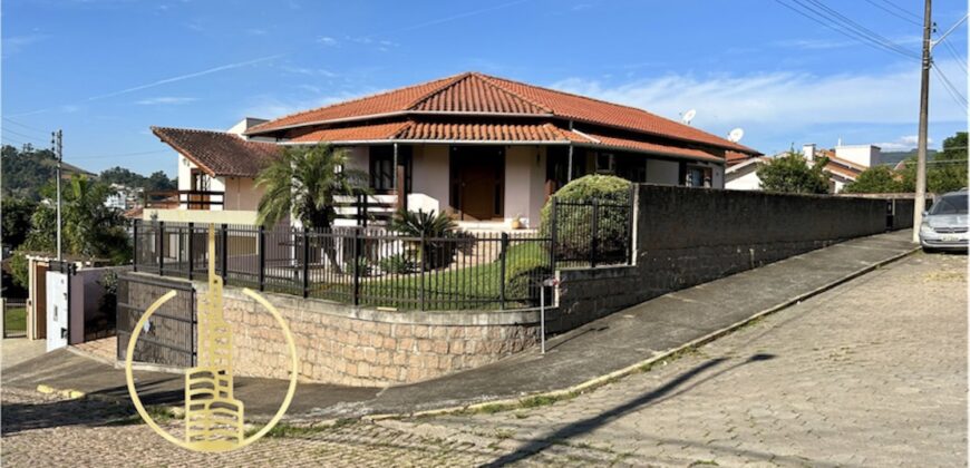 Casa 03 dormitórios