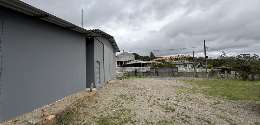 Galpão com amplo terreno Galpão com amplo terreno
