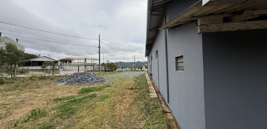 Galpão com amplo terreno Galpão com amplo terreno